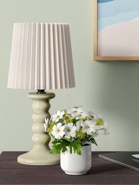 Room Essentials Mini Stick Table Lamp.
